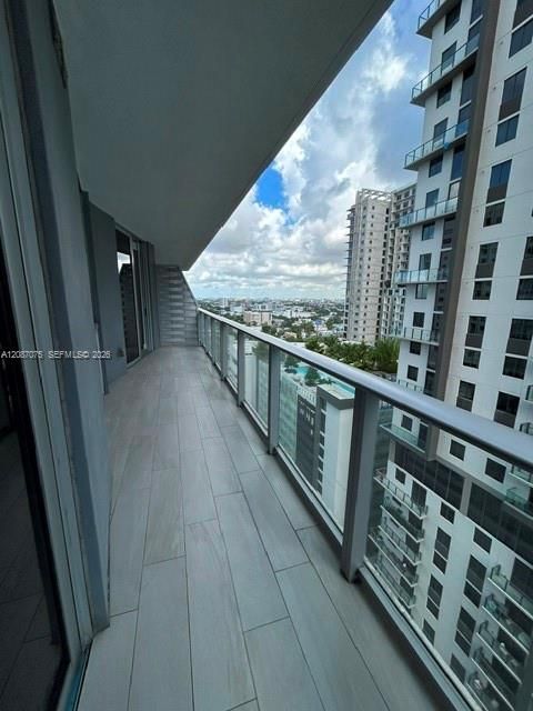 For Rent: $3,500 (2 beds, 2 baths, 940 Square Feet)