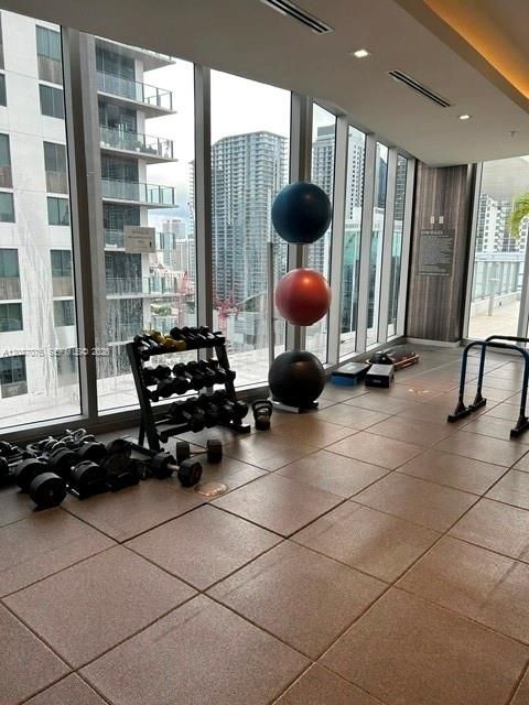 For Rent: $3,500 (2 beds, 2 baths, 940 Square Feet)