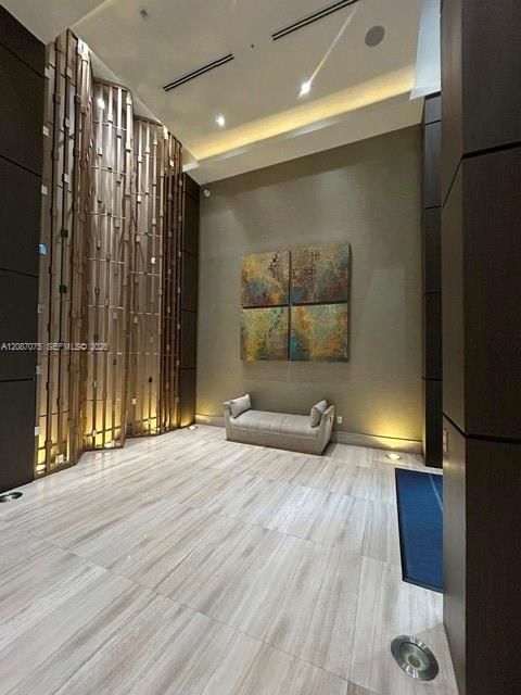 For Rent: $3,500 (2 beds, 2 baths, 940 Square Feet)