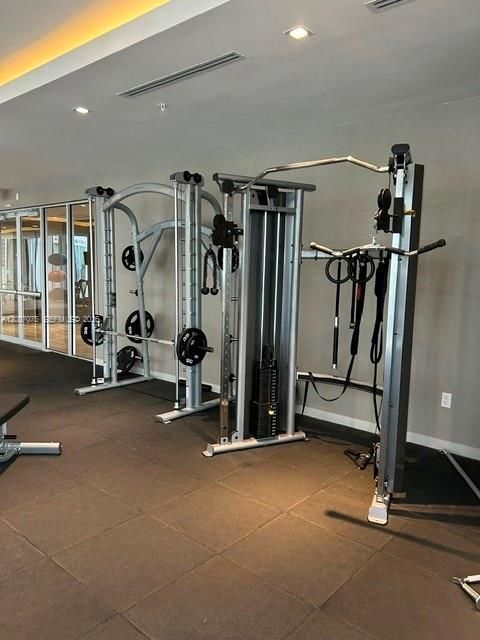For Rent: $3,500 (2 beds, 2 baths, 940 Square Feet)
