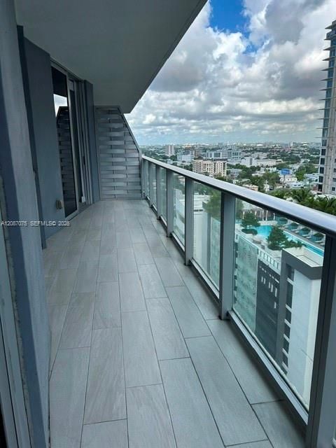For Rent: $3,500 (2 beds, 2 baths, 940 Square Feet)