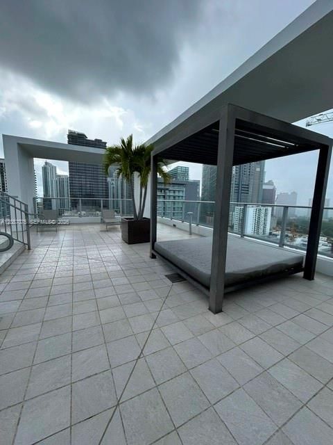 For Rent: $3,500 (2 beds, 2 baths, 940 Square Feet)