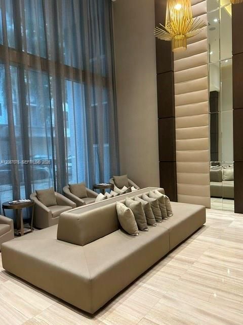 For Rent: $3,500 (2 beds, 2 baths, 940 Square Feet)