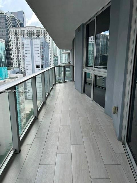 For Rent: $3,500 (2 beds, 2 baths, 940 Square Feet)
