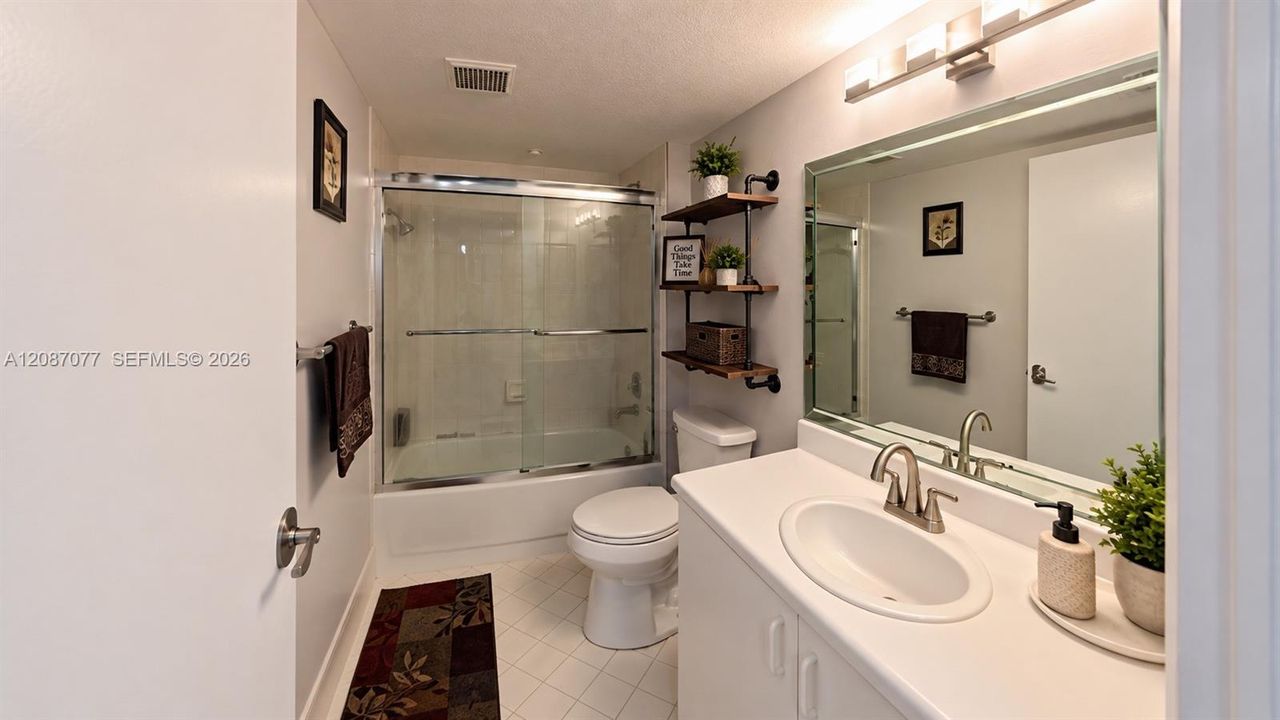 En Venta: $219,000 (2 camas, 2 baños, 1207 Pies cuadrados)