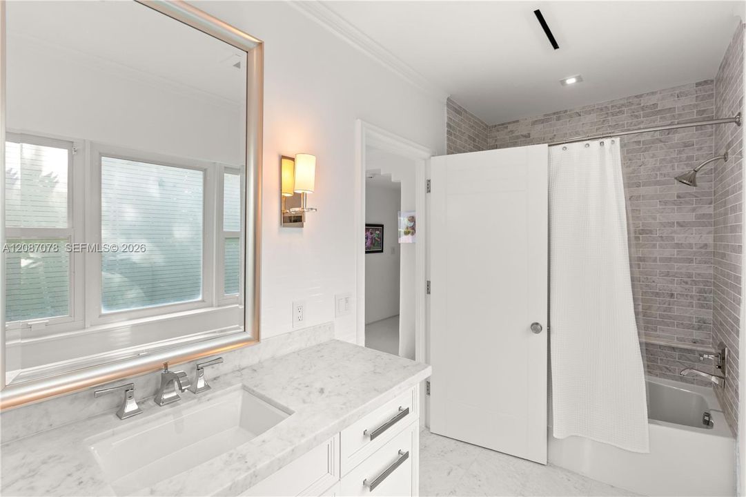 En Venta: $8,998,000 (5 camas, 5 baños, 5427 Pies cuadrados)