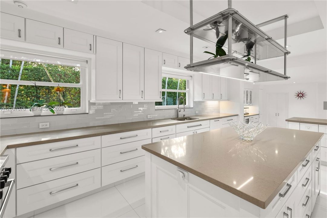 En Venta: $8,998,000 (5 camas, 5 baños, 5427 Pies cuadrados)