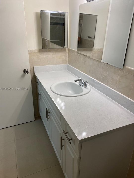 В аренду: $2,100 (1 спален, 1 ванн, 810 Квадратных фут)