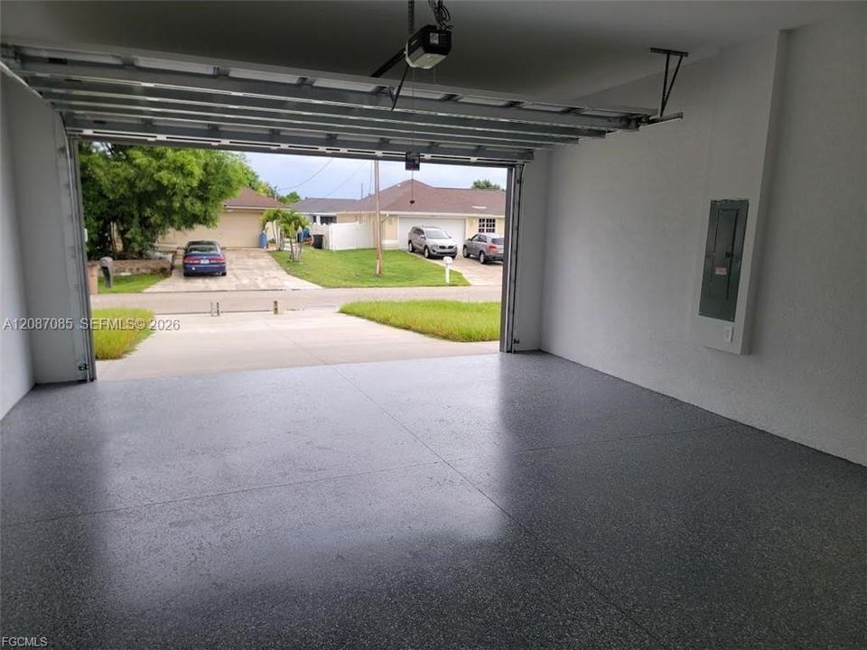 For Sale: $389,000 (3 beds, 2 baths, 2704 Square Feet)