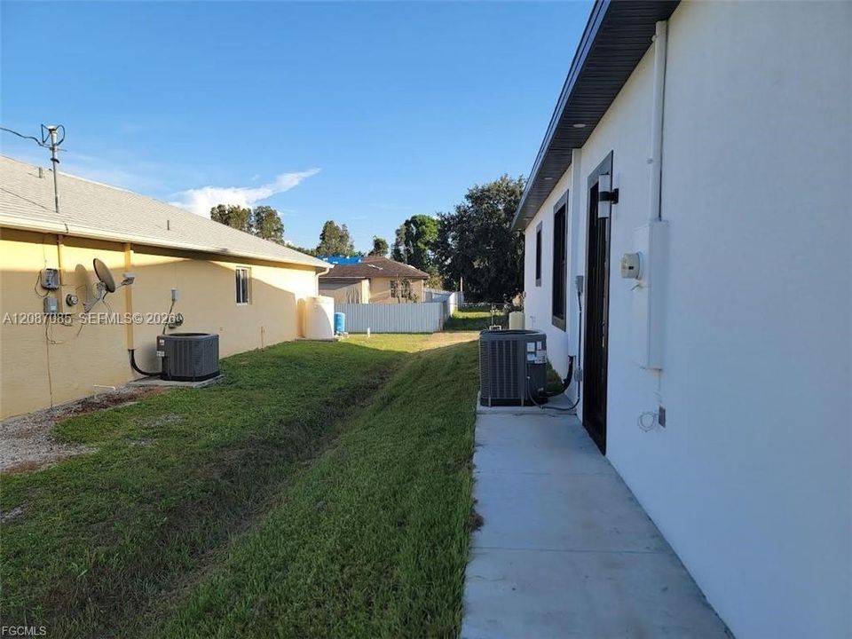 For Sale: $389,000 (3 beds, 2 baths, 2704 Square Feet)