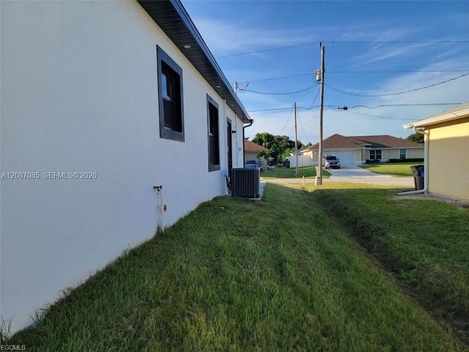 For Sale: $389,000 (3 beds, 2 baths, 2704 Square Feet)