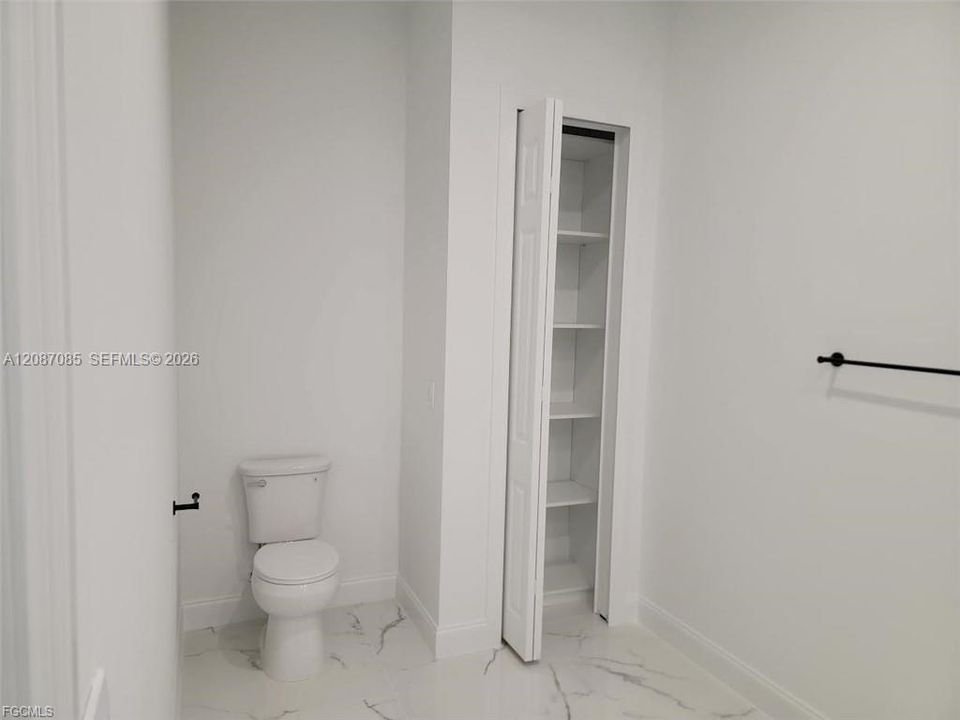 For Sale: $389,000 (3 beds, 2 baths, 2704 Square Feet)