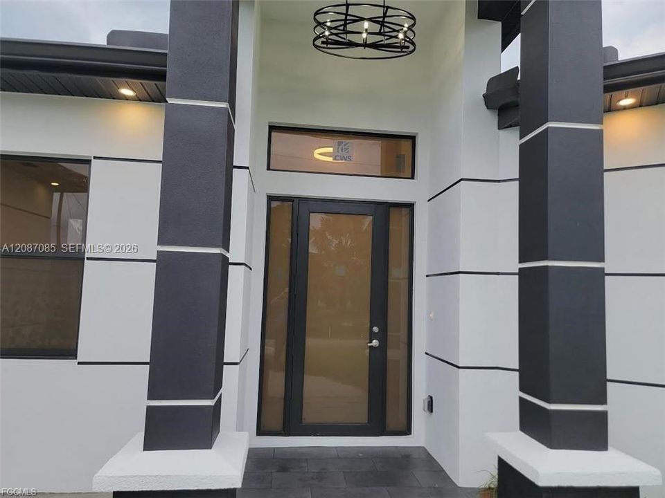 For Sale: $389,000 (3 beds, 2 baths, 2704 Square Feet)