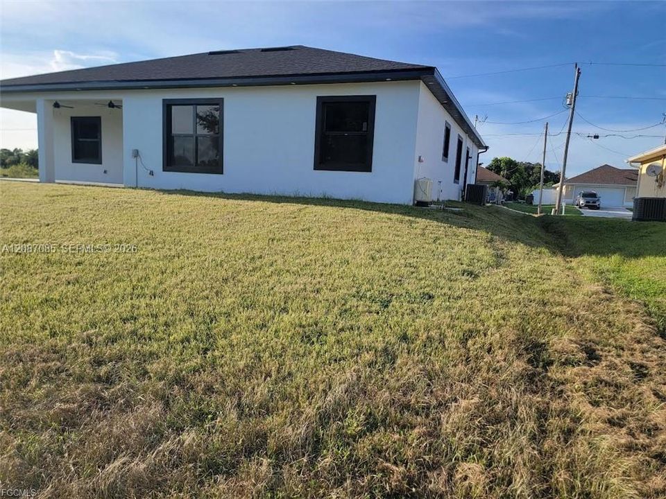 For Sale: $389,000 (3 beds, 2 baths, 2704 Square Feet)