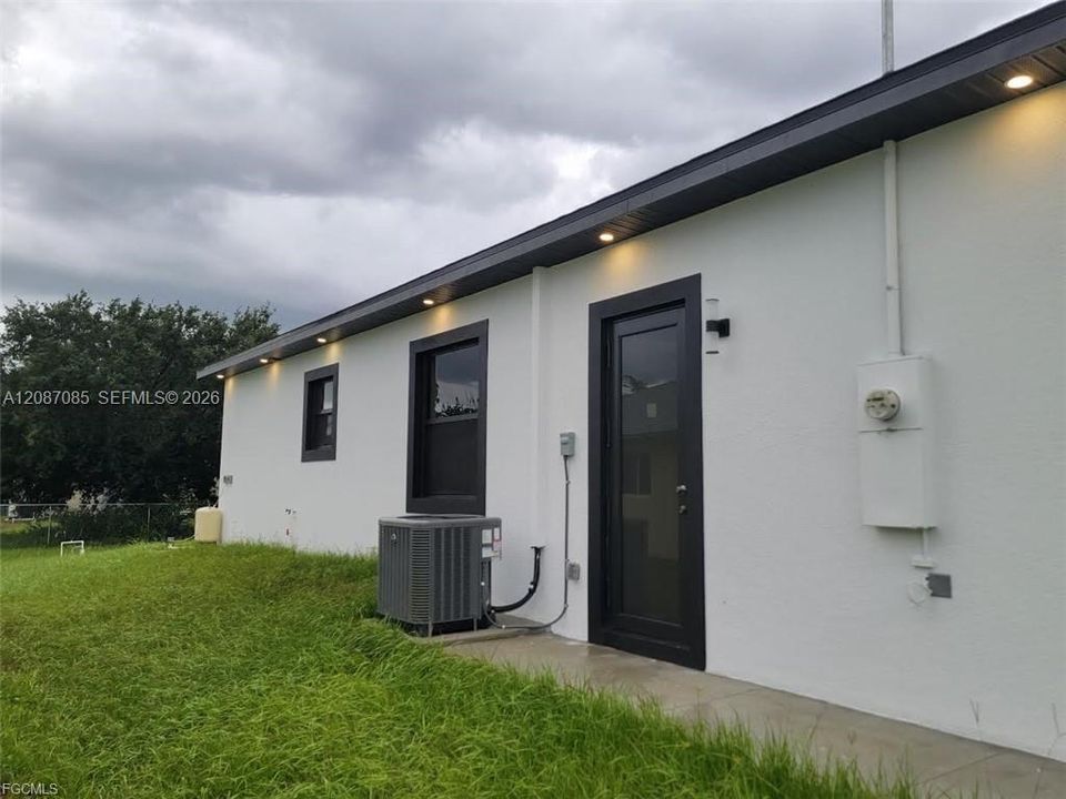 For Sale: $389,000 (3 beds, 2 baths, 2704 Square Feet)