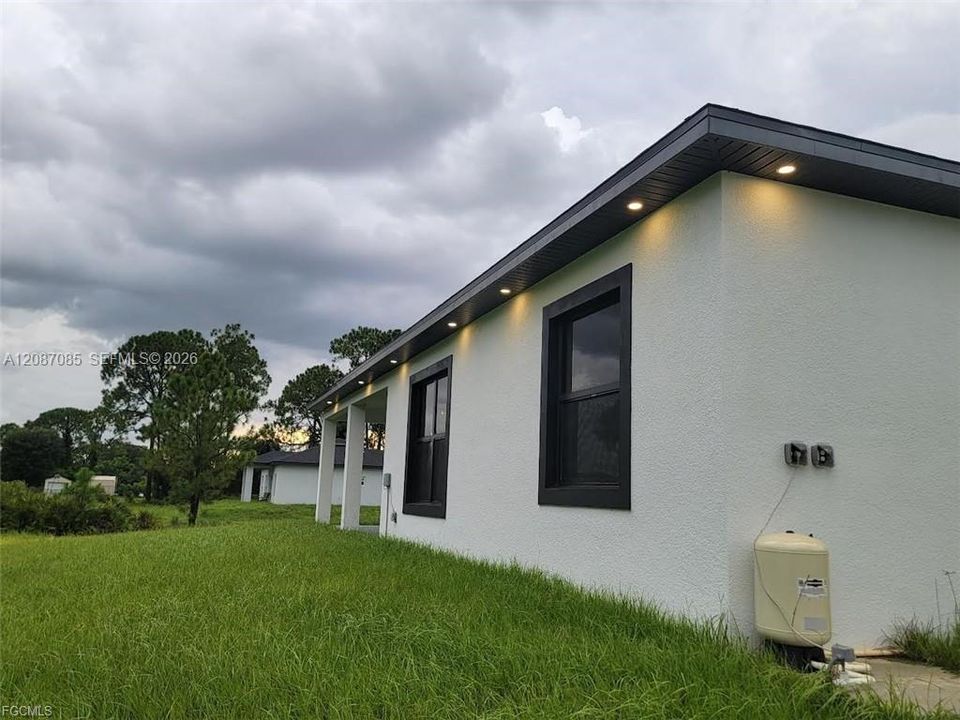 For Sale: $389,000 (3 beds, 2 baths, 2704 Square Feet)