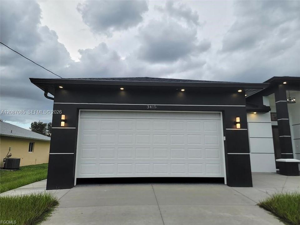 For Sale: $389,000 (3 beds, 2 baths, 2704 Square Feet)