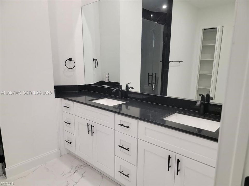 For Sale: $389,000 (3 beds, 2 baths, 2704 Square Feet)
