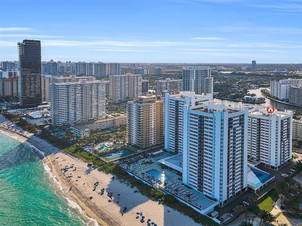 For Sale: $495,000 (2 beds, 2 baths, 1440 Square Feet)