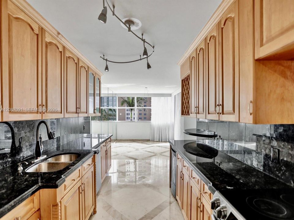 На продажу: $495,000 (2 спален, 2 ванн, 1440 Квадратных фут)