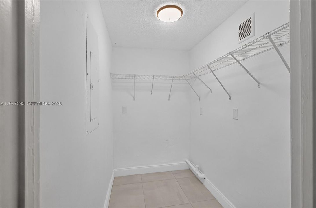 В аренду: $2,700 (2 спален, 1 ванн, 2548 Квадратных фут)