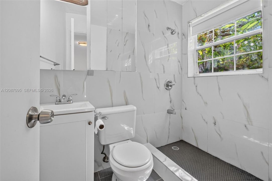 В аренду: $2,700 (2 спален, 1 ванн, 2548 Квадратных фут)