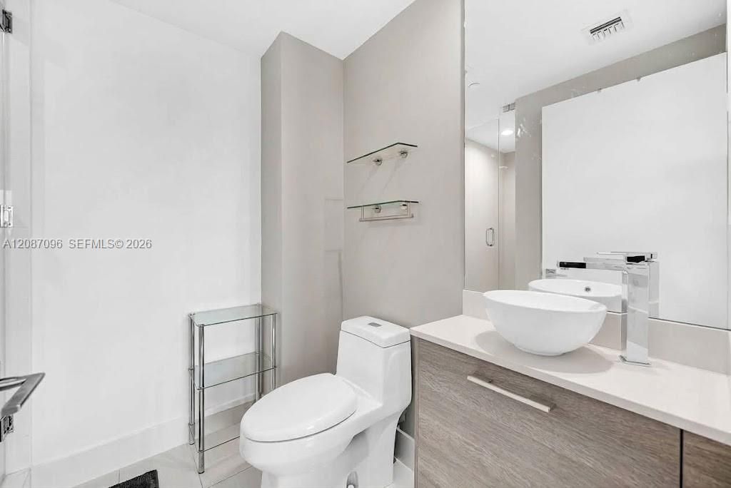 For Rent: $6,995 (2 beds, 3 baths, 1151 Square Feet)