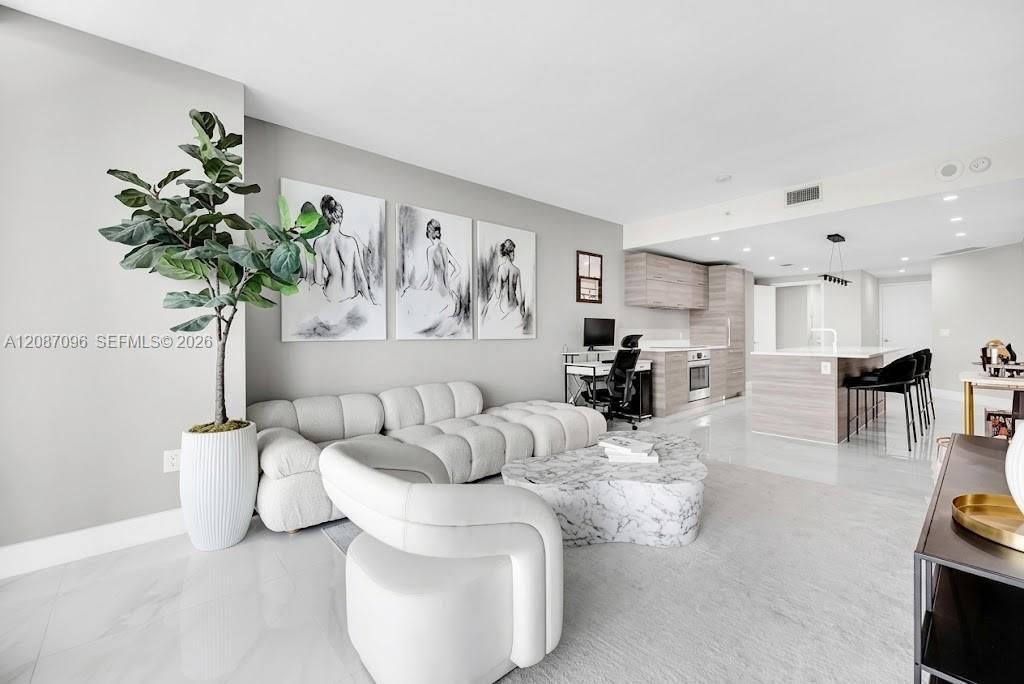 For Rent: $6,995 (2 beds, 3 baths, 1151 Square Feet)
