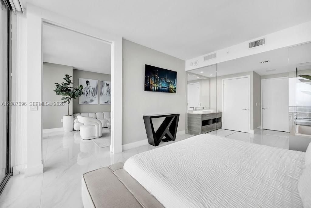 For Rent: $6,995 (2 beds, 3 baths, 1151 Square Feet)