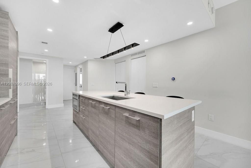 For Rent: $6,995 (2 beds, 3 baths, 1151 Square Feet)