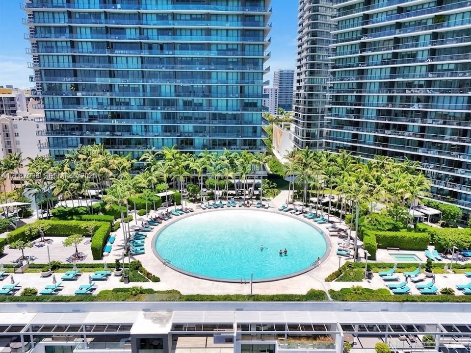 For Rent: $6,995 (2 beds, 3 baths, 1151 Square Feet)