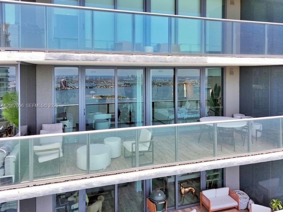 For Rent: $6,995 (2 beds, 3 baths, 1151 Square Feet)