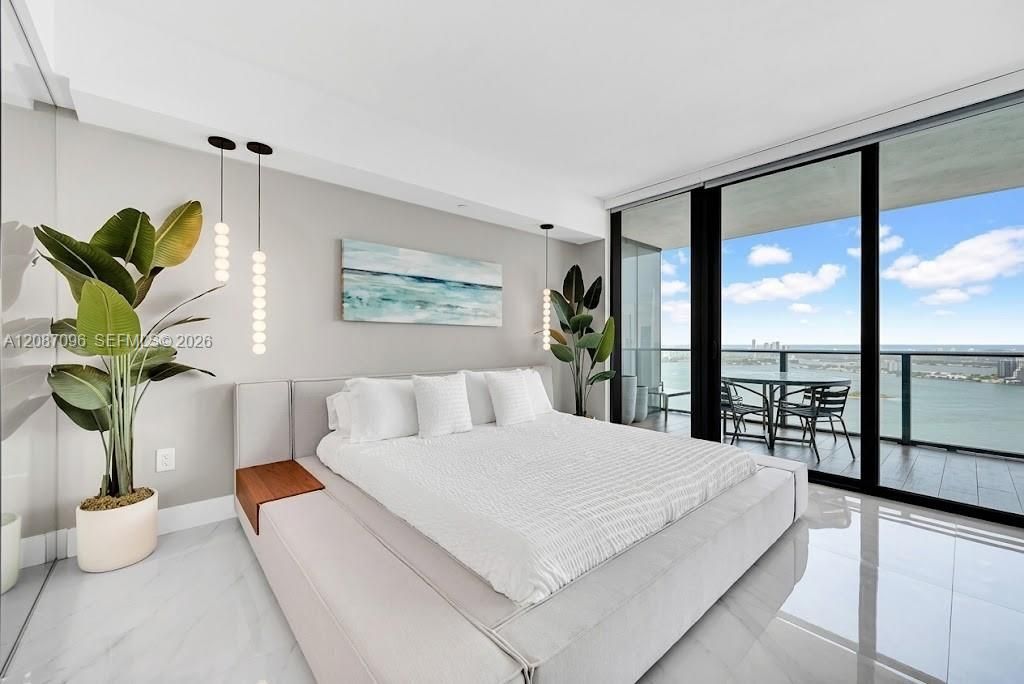 For Rent: $6,995 (2 beds, 3 baths, 1151 Square Feet)