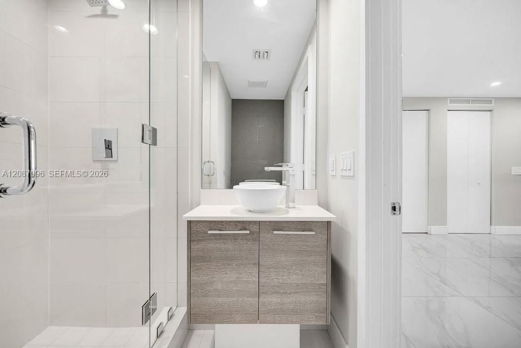 For Rent: $6,995 (2 beds, 3 baths, 1151 Square Feet)