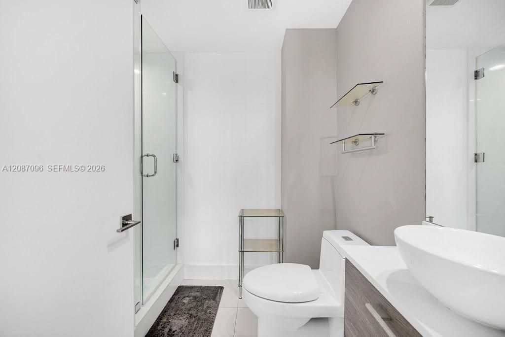 For Rent: $6,995 (2 beds, 3 baths, 1151 Square Feet)
