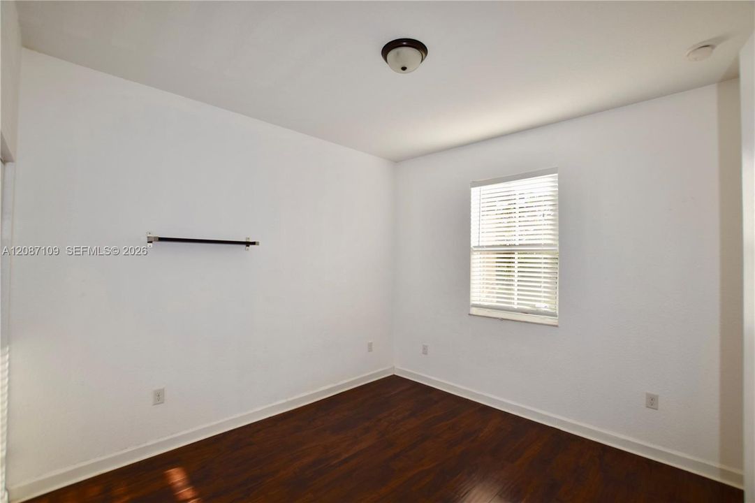 For Rent: $2,900 (3 beds, 2 baths, 1662 Square Feet)