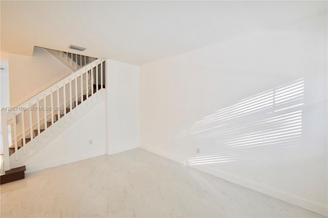 For Rent: $2,900 (3 beds, 2 baths, 1662 Square Feet)