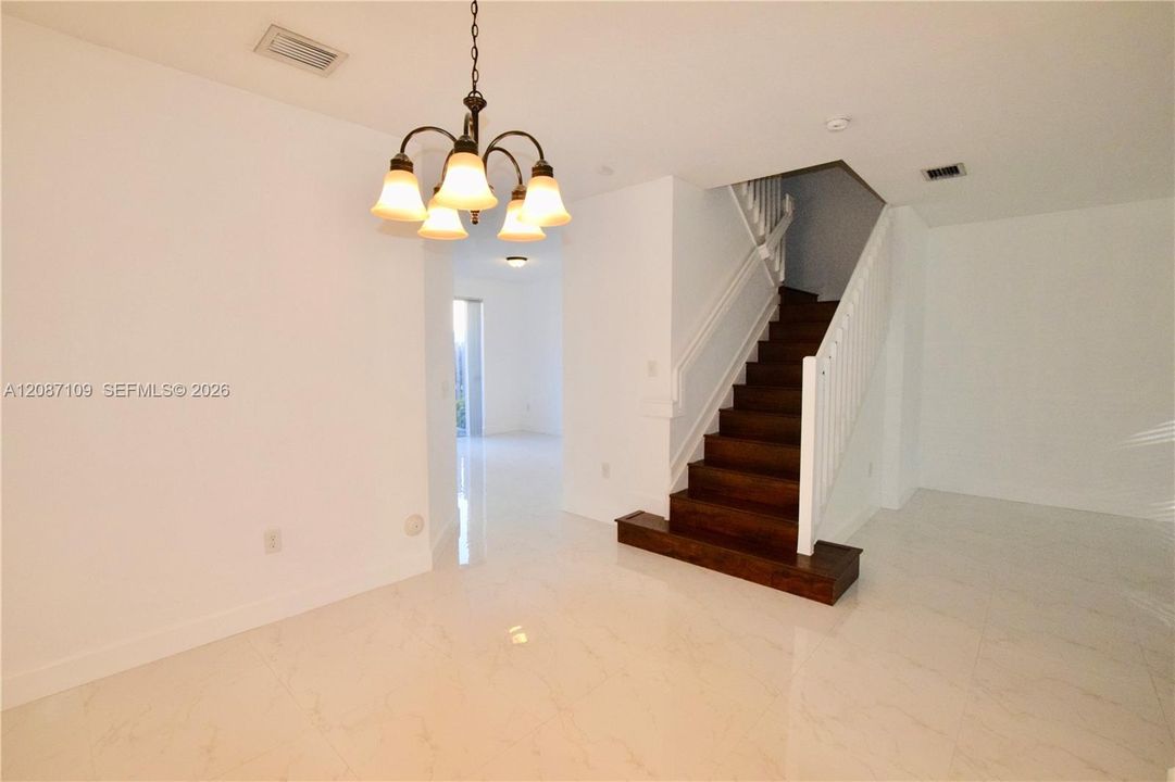 For Rent: $2,900 (3 beds, 2 baths, 1662 Square Feet)