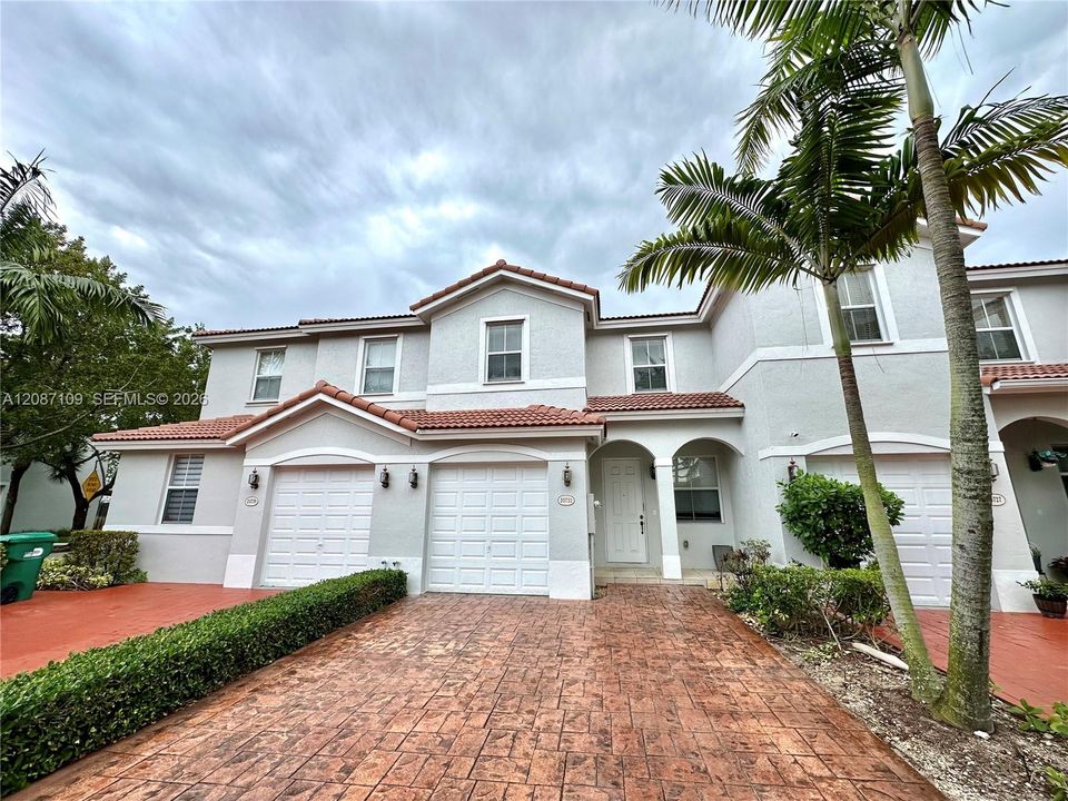 For Rent: $2,900 (3 beds, 2 baths, 1662 Square Feet)