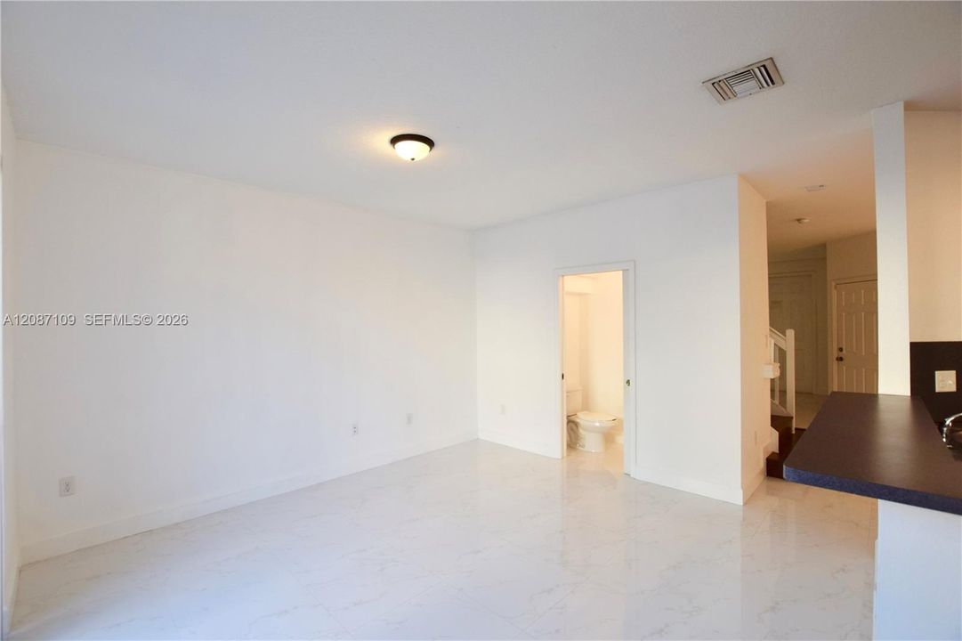 For Rent: $2,900 (3 beds, 2 baths, 1662 Square Feet)