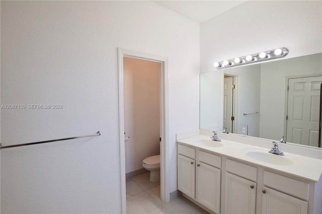 For Rent: $2,900 (3 beds, 2 baths, 1662 Square Feet)