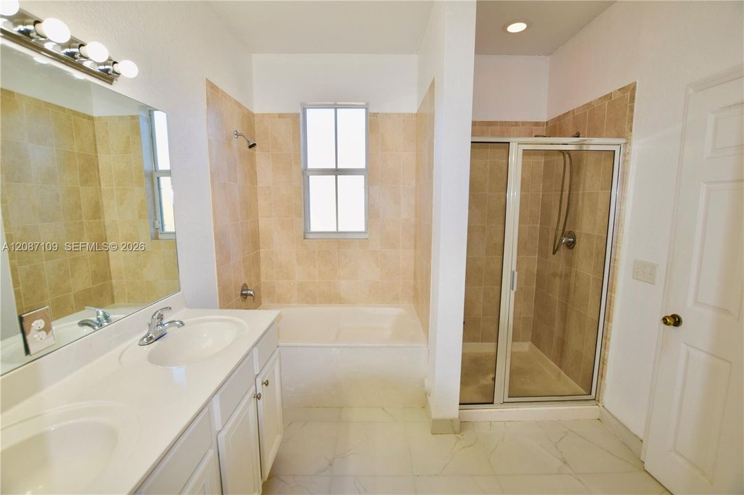 For Rent: $2,900 (3 beds, 2 baths, 1662 Square Feet)