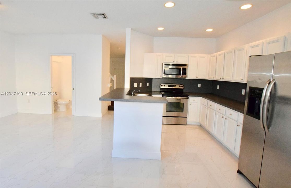 For Rent: $2,900 (3 beds, 2 baths, 1662 Square Feet)