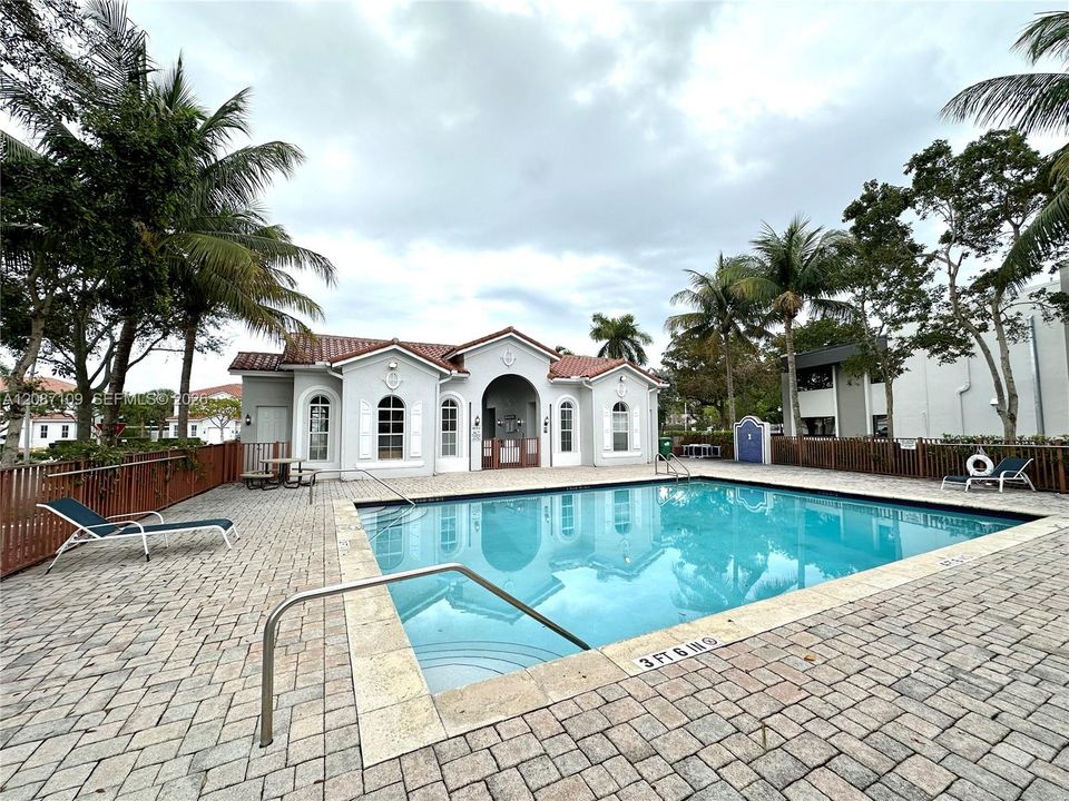 For Rent: $2,900 (3 beds, 2 baths, 1662 Square Feet)