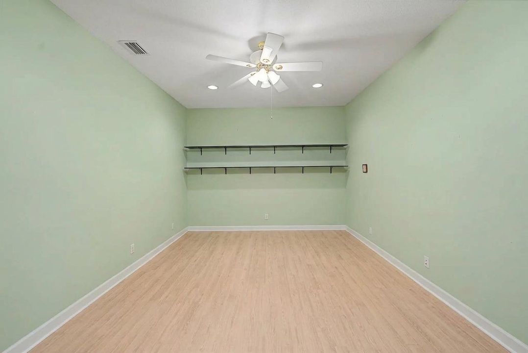 DEN/OFFICE