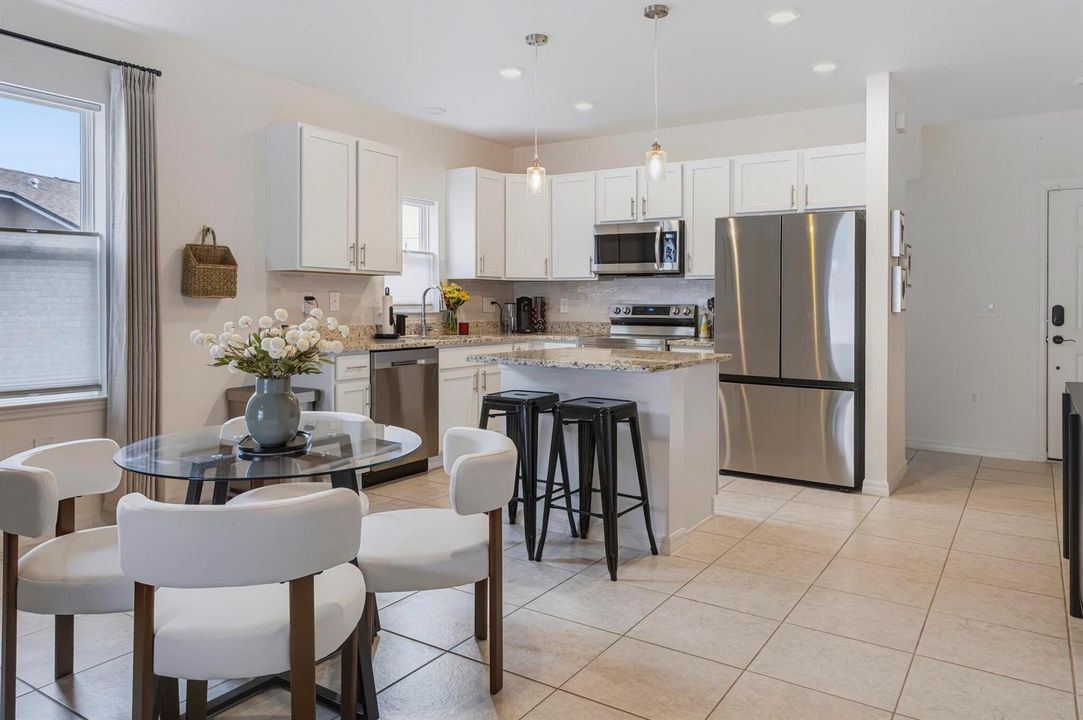 dining area/kitchen