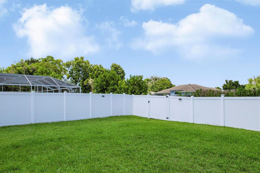 Rear fenced yard