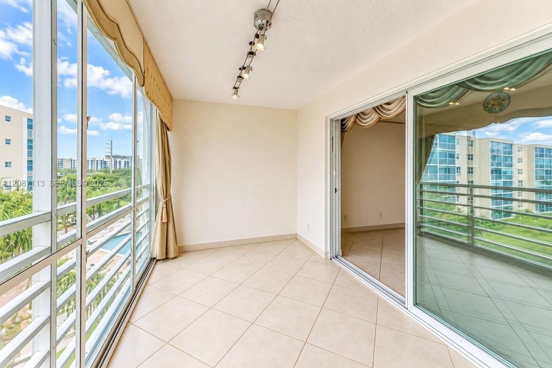 For Rent: $2,395 (2 beds, 2 baths, 1190 Square Feet)
