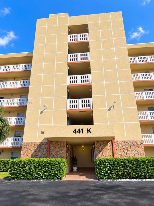 For Rent: $2,395 (2 beds, 2 baths, 1190 Square Feet)