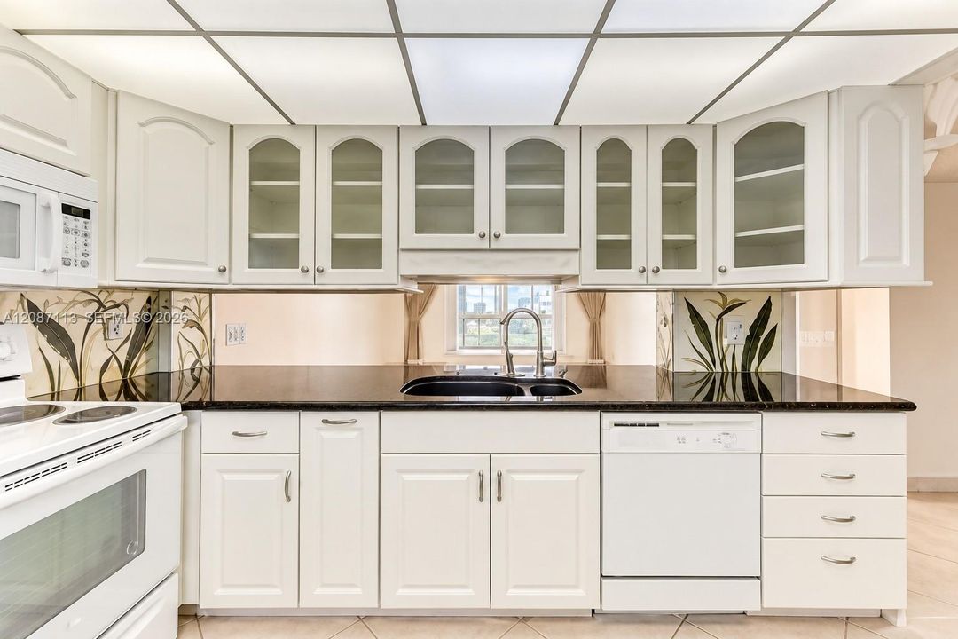 For Rent: $2,395 (2 beds, 2 baths, 1190 Square Feet)